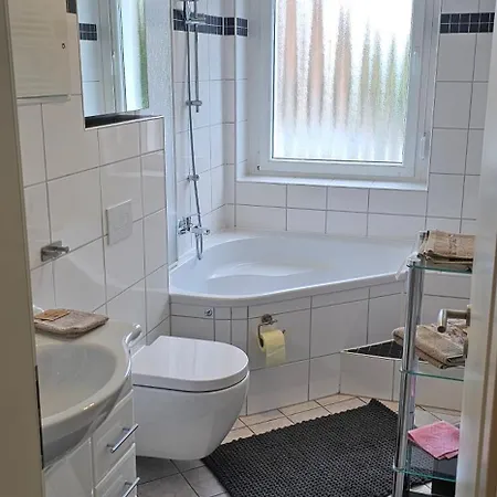 Апартаменты Private Seestadt Гросрешен